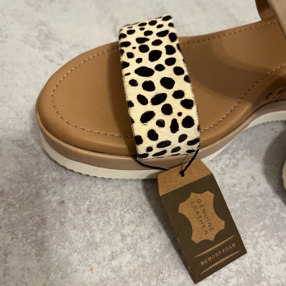 Crevo Animal Print Leather Wedge Sandals in Off-White Size 7 - Picture 3 of 7